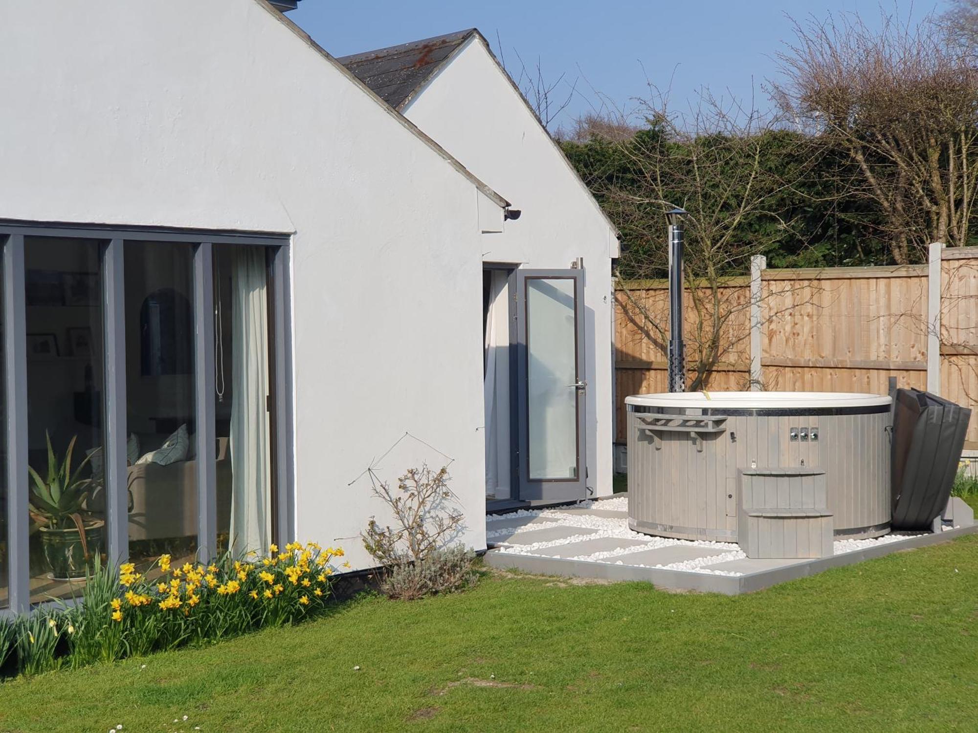 Villa Island Retreat With Hottub West Mersea Exterior foto