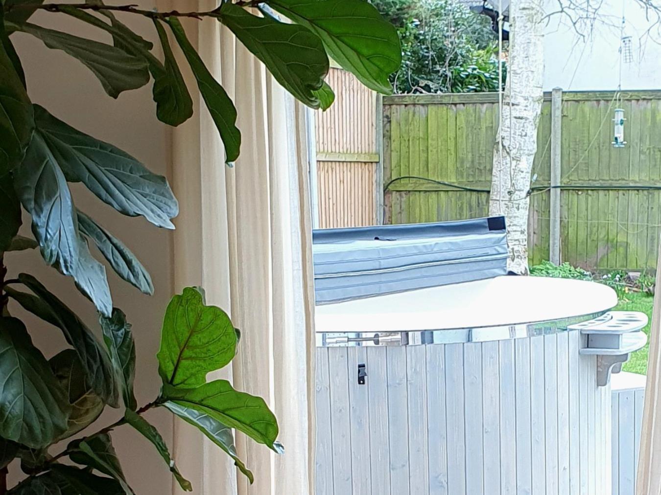 Villa Island Retreat With Hottub West Mersea Exterior foto
